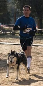Oscar y su perra Kyra, corriendo en una carrera