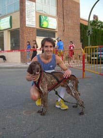 Pablo Vega y su perro Ugo. Ellos son miembros del club de canicross de LealCan