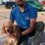 Daniel Jiménez, educador canino y adiestrador de perros de LealCan, con Baldo